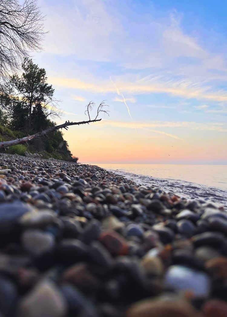 Darlington Provincial Park - The rocky beach at sunrise