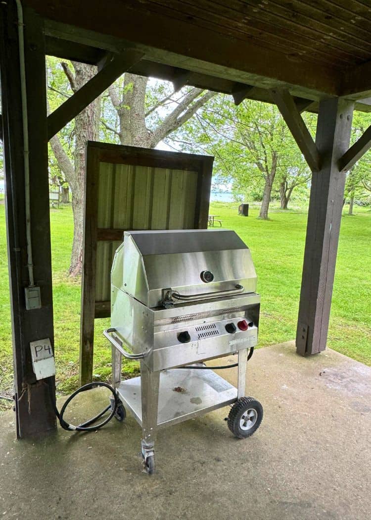 Rock Point - Gas BBQ in Picnic Shelter