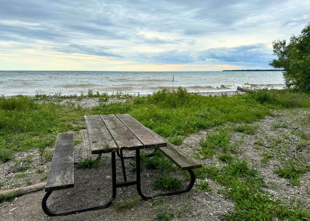 Rock Point - Picnic table at beach