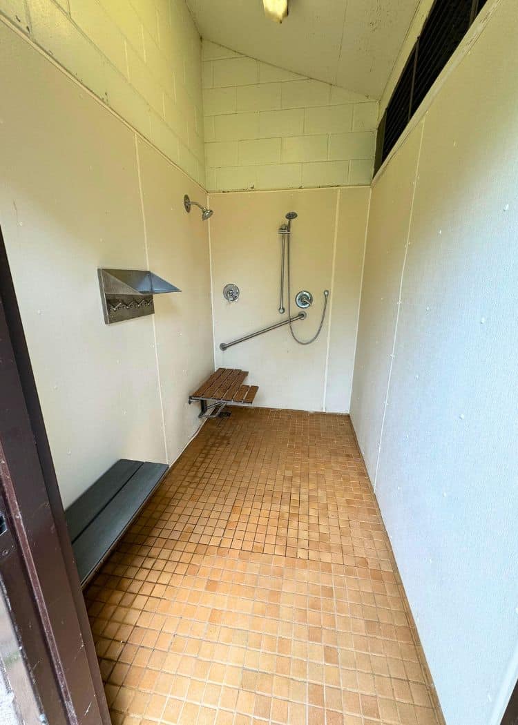 Selkirk Provincial Park - Barrier free shower