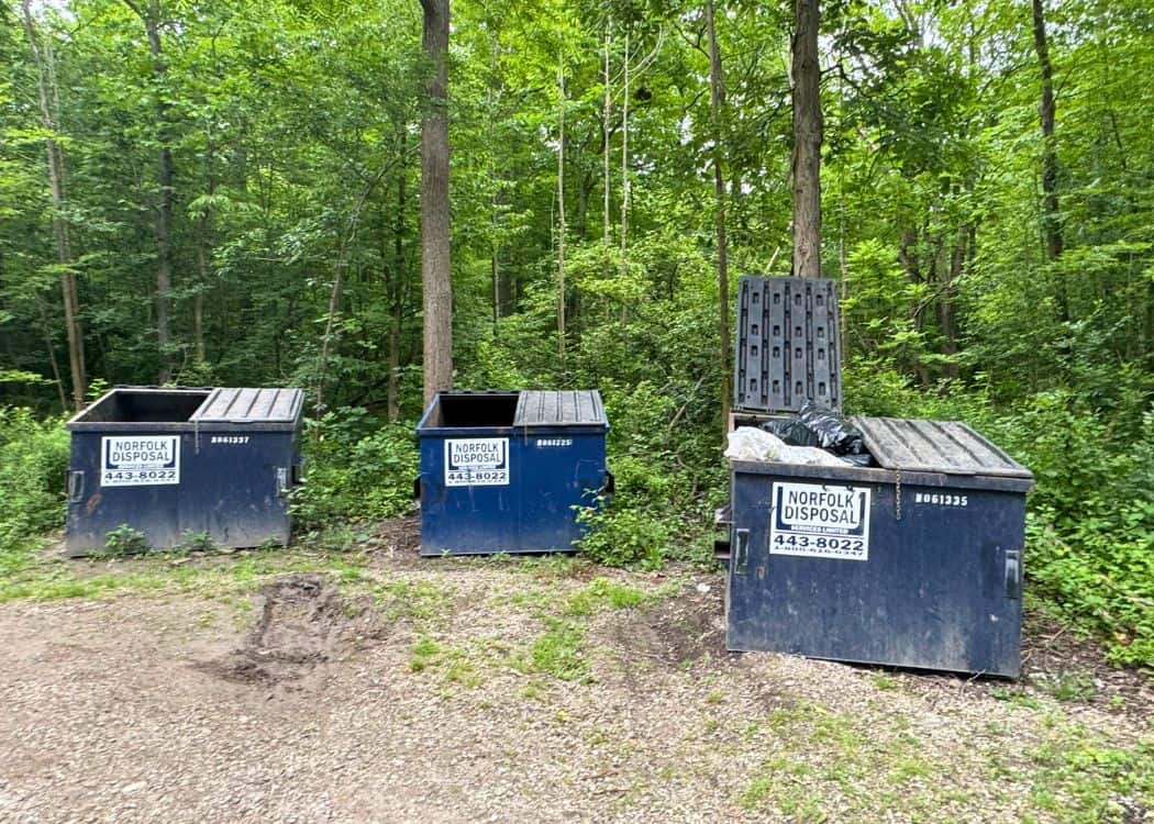 Selkirk Provincial Park - Garbage area