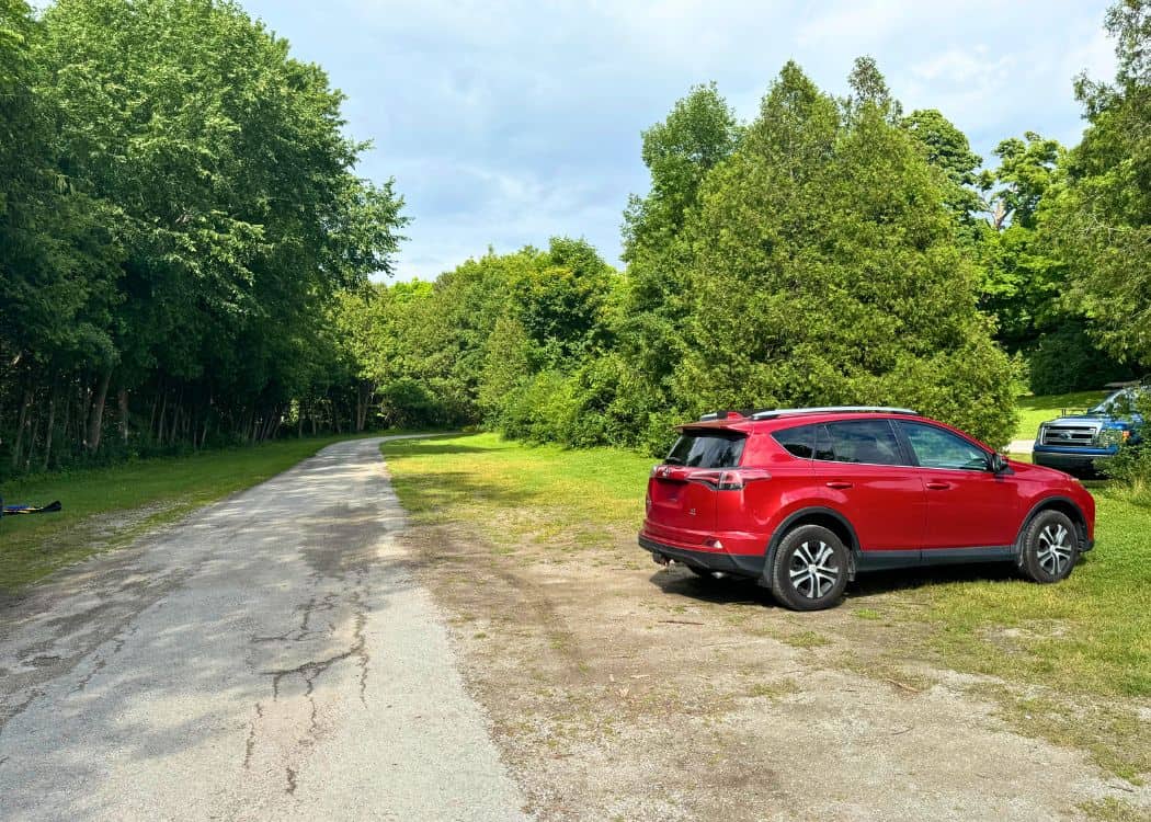 Bass Lake Provincial Park - Parking area by the beach