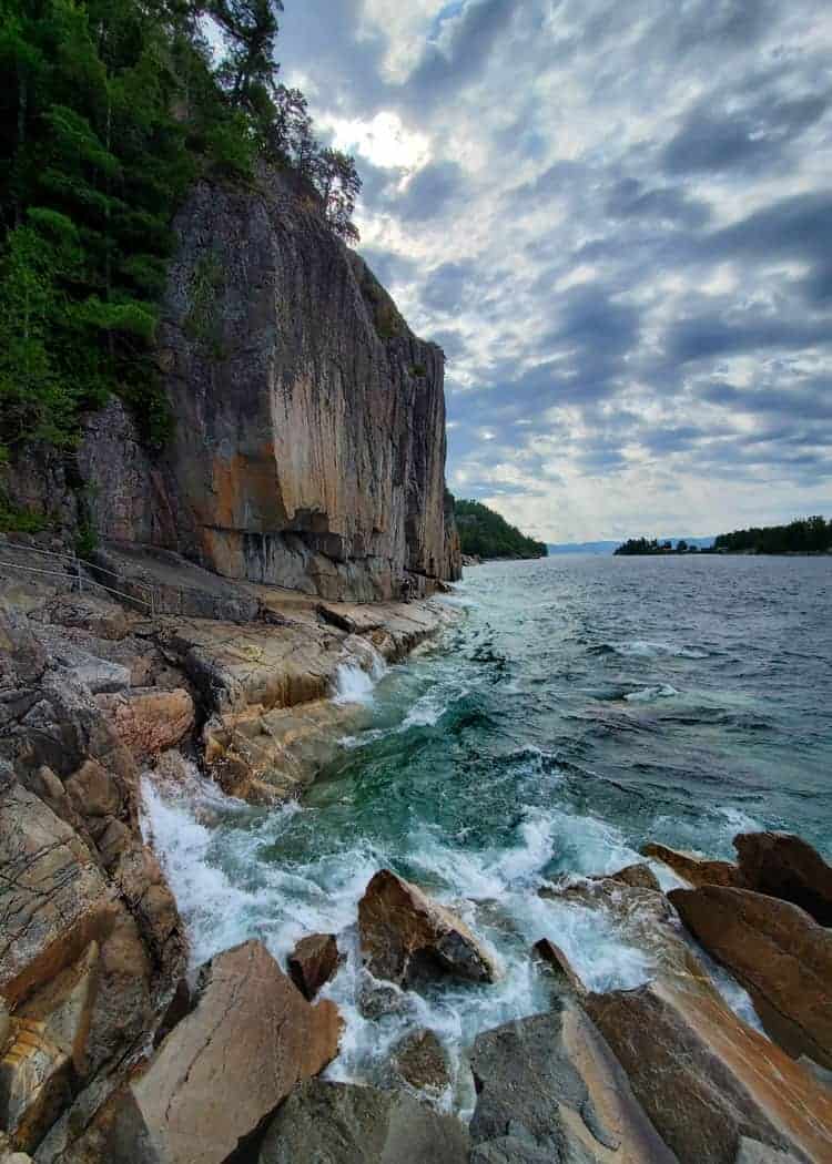 Agawa Pictographs in Lake Superior Provincial park -photo-taken-of-cliff-edge-from-waters-edge