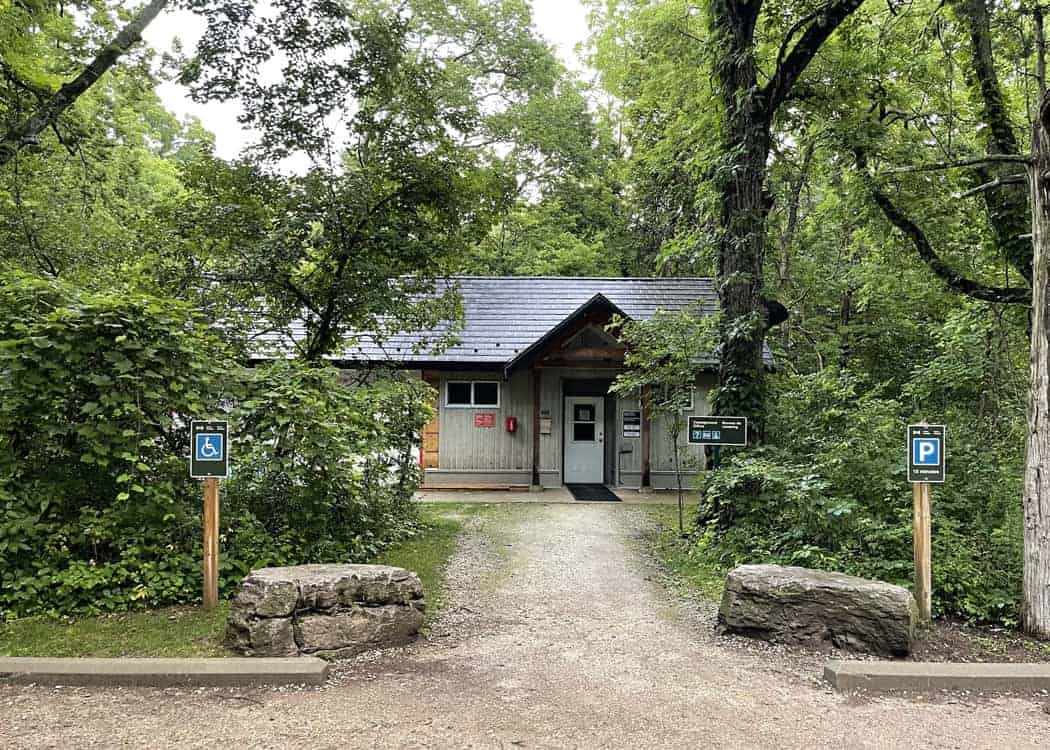 Point-Pelee-Camping-Camp-Henry-office