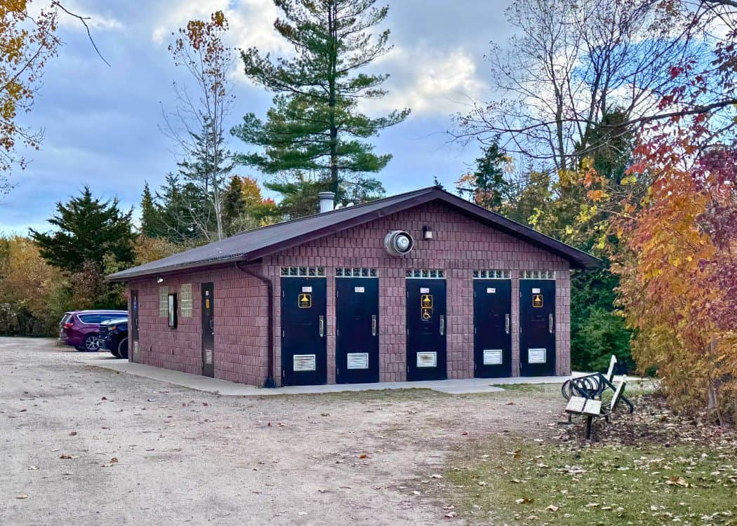 Wheatley Provincial Park - Highlands campground comfort station