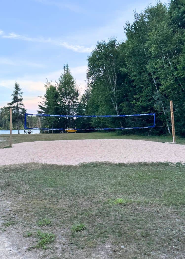 Mikisew Provincial Park - Beach volleyball court in day use area