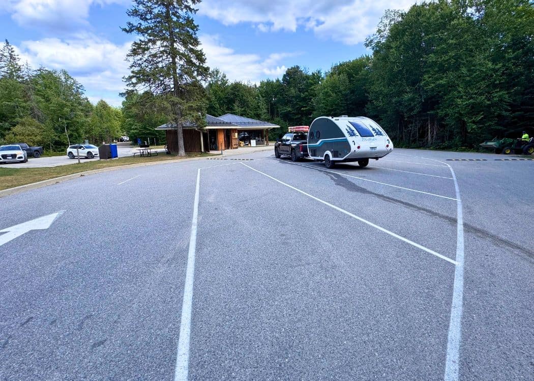 Mikisew Provincial Park - Gatehouse with parking spots