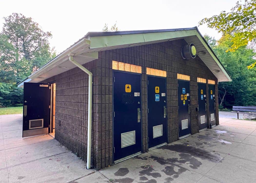 Mikisew Provincial Park - Hardwoods Campground Comfort Station