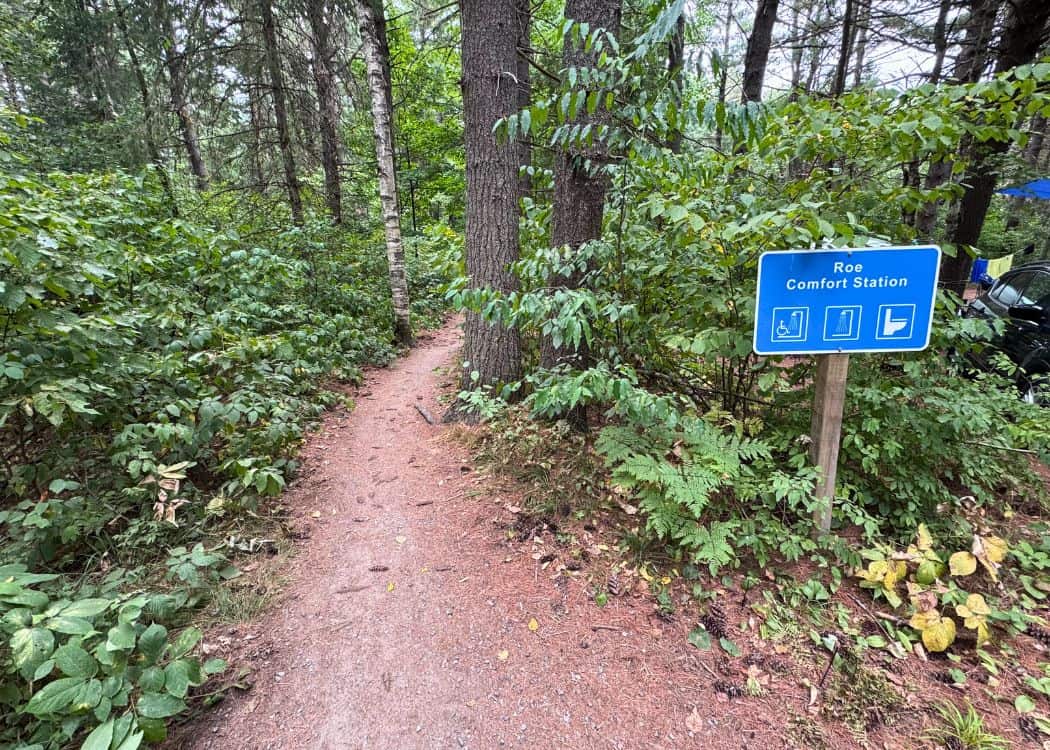 Arrowhead Provincial Park - Path to Roe Comfort Station