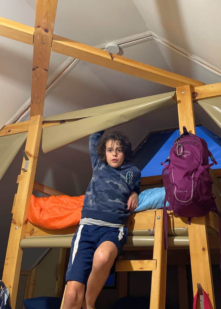 Grasslands NP - Kid with sleeping bags in the oTENTik