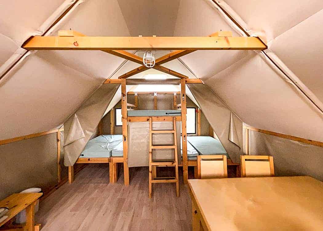 Grasslands-oTENTik-interior with bed