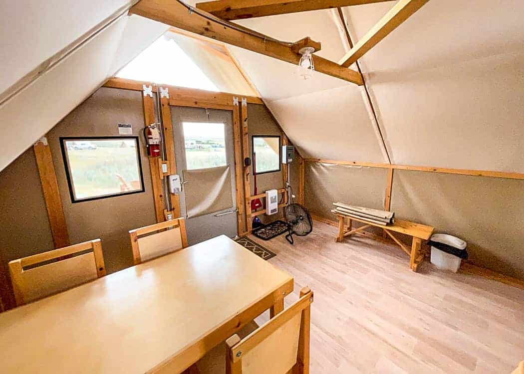 Grasslands-oTENTik-interior with table